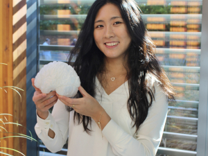 Athena Yao holds a 3D model of her brain
