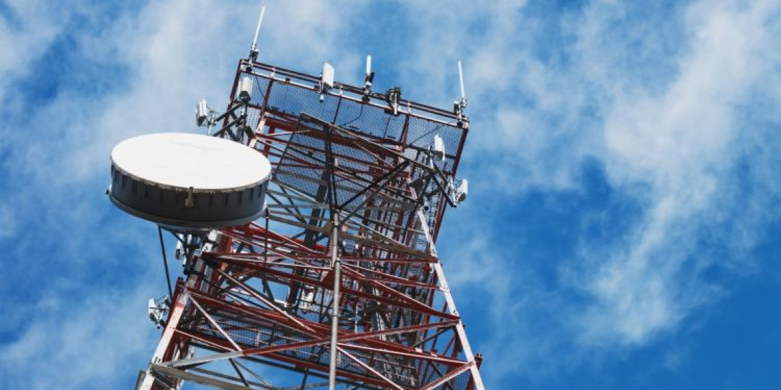 Microwave transmission tower. Credit: Shaunl/Canva