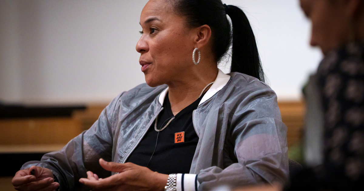 Dawn Staley, SC, bought $5,000 Ruth's Chris dinner for Norfolk State